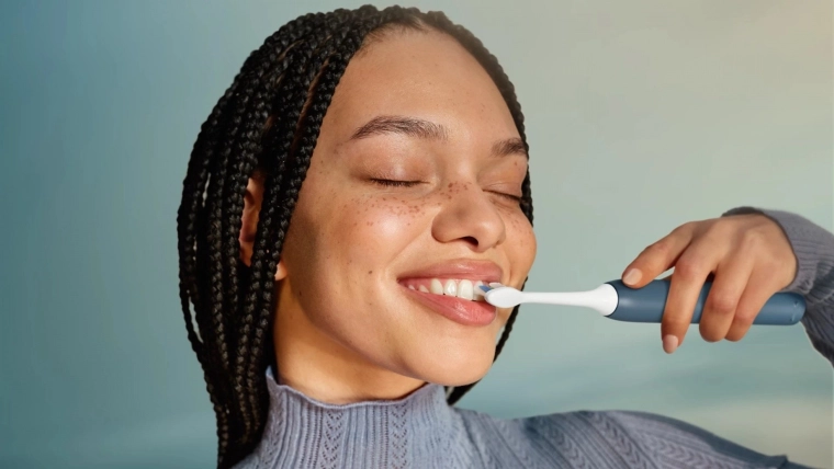 Poignée ergonomique et soin en douceur des gencives