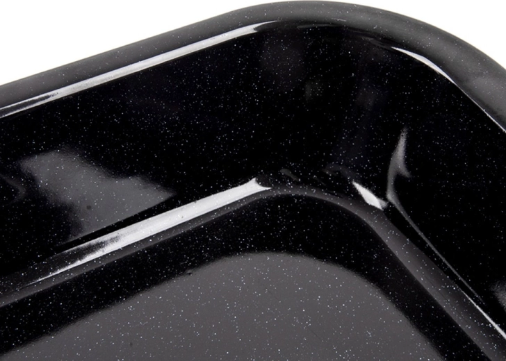 Durable enamelled steel for everyday baking