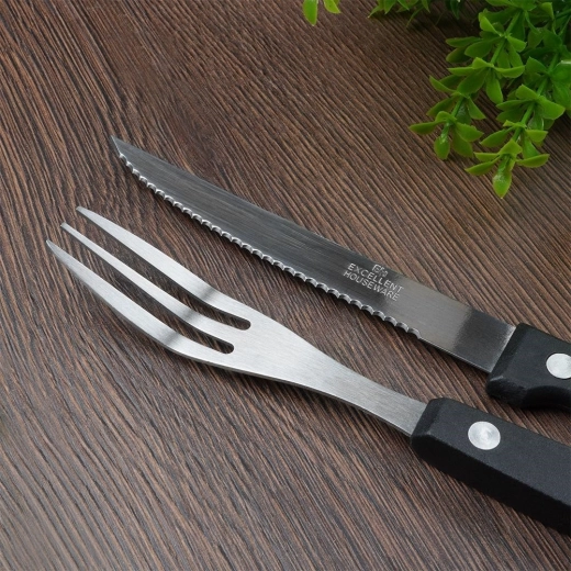 Ergonomic handles with triple riveting