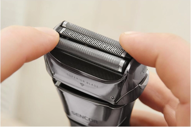Dual foil for precise shaving