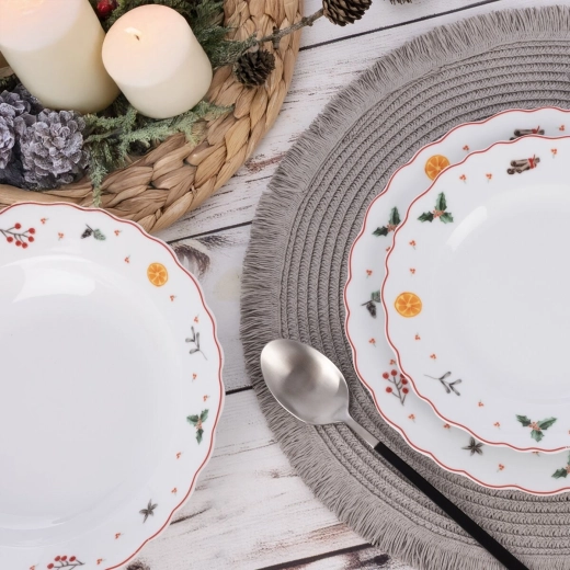 A Christmas motif that completes a festive table