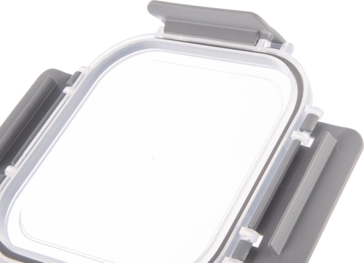 Couvercle hermétique avec quatre clips