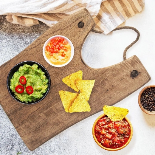 Stylish serving and everyday cutting