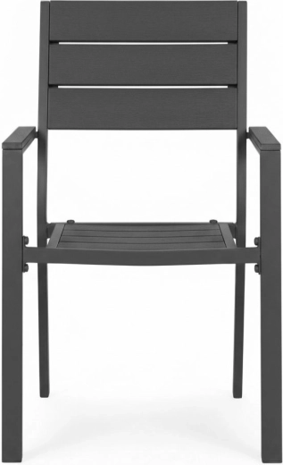 Comfortable seating thanks to HDPE slats