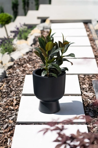 Outdoor-ready: UV- and frost-resistant plastic