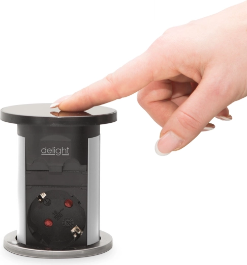 Motorized retraction controlled by a button