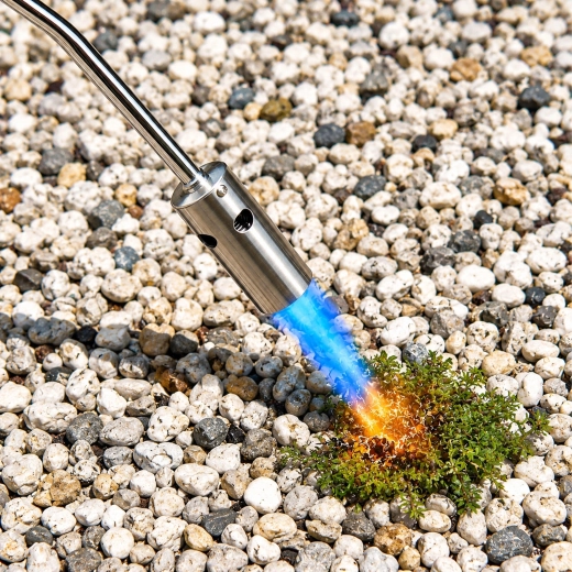 Effektives Unkrautabflammen ohne Chemie