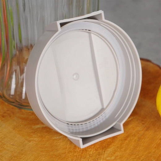 Airtight screw-on lid with seal