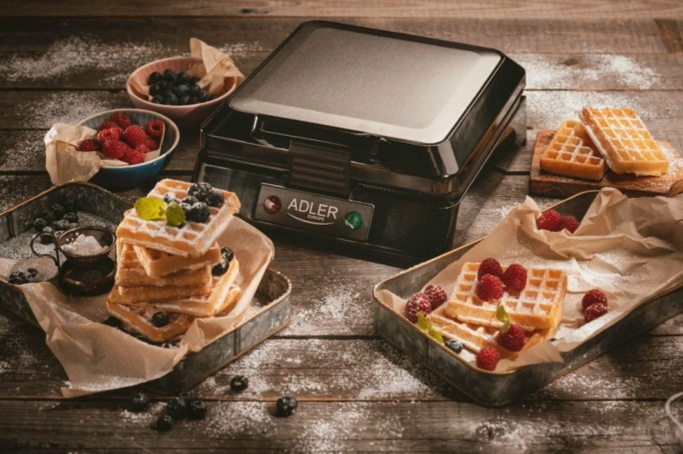 1500 W power and non-stick plates