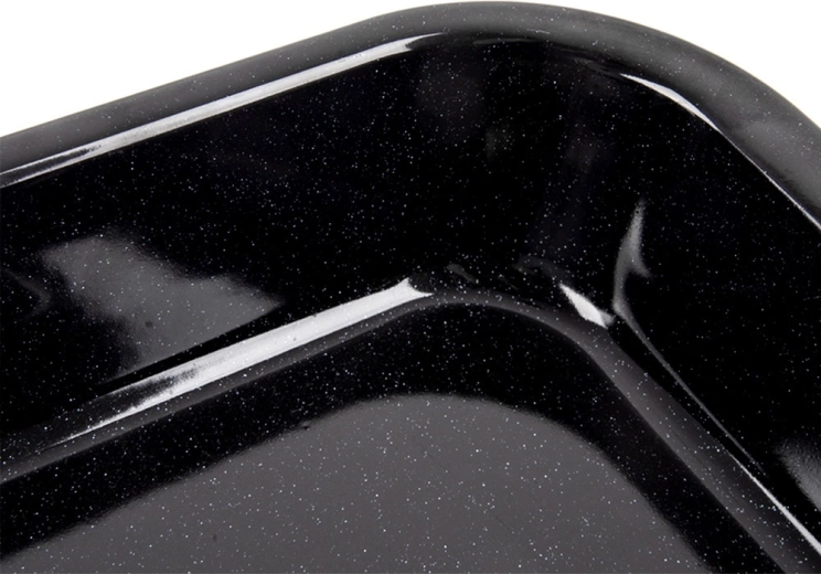 Durable enamel for everyday baking