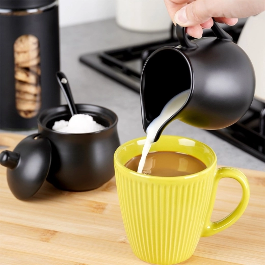 Precise pouring and hygienic storage