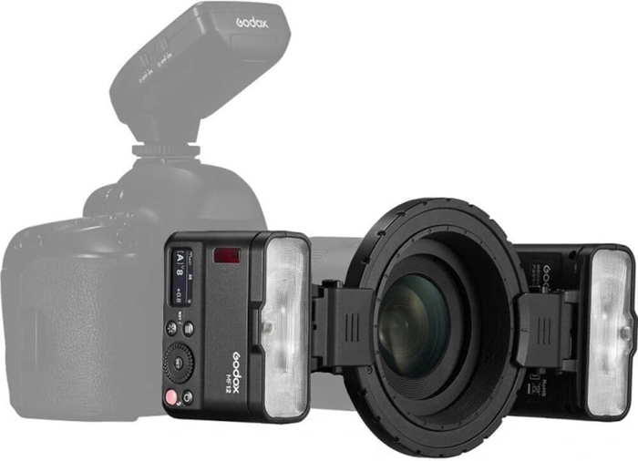 Two flashes for precise macro lighting