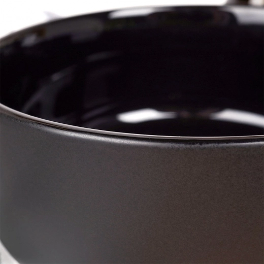 Eleganter Kontrast: außen matt, innen glänzend