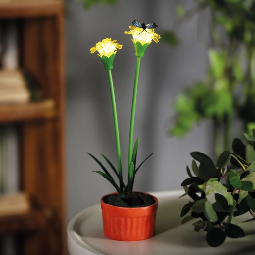 Gele zonnebloem met warmwitte ledverlichting