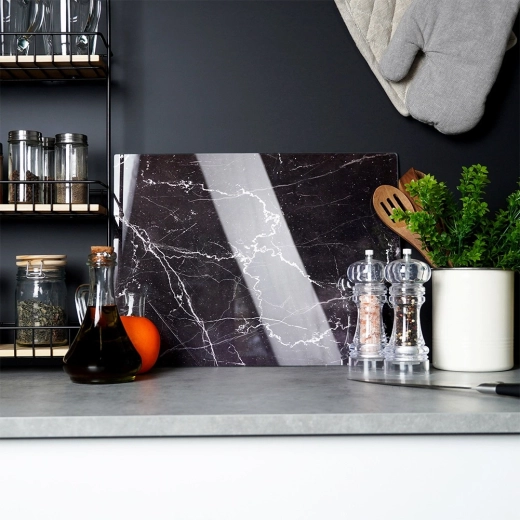 Versatile use: cutting, trivet, and serving