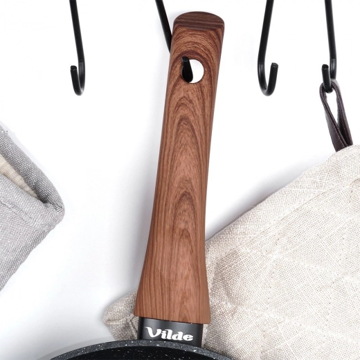 Ergonomic, cool-touch handle