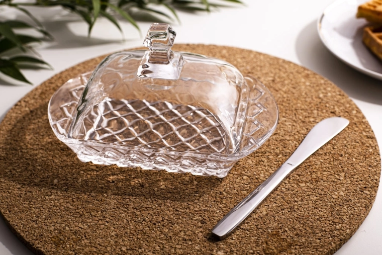 Protective lid for hygienic storage