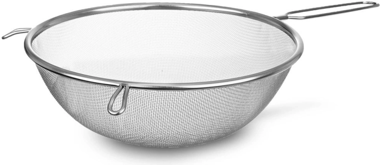 Comfortable use thanks to the long handle and hooks