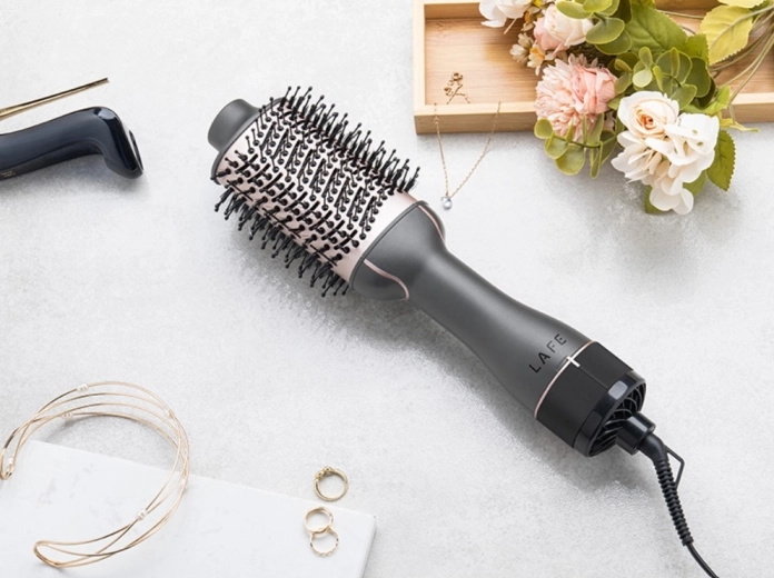 1200 W Leistung für schnelles Trocknen und Styling