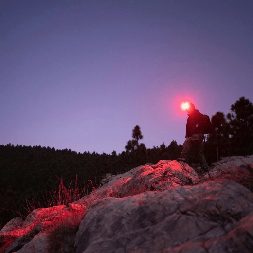 Lumière blanche et rouge pour chaque situation