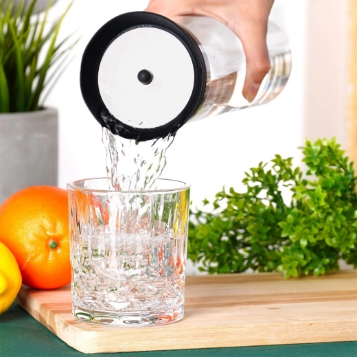 Bequemes Ausgießen ohne den Deckel abzunehmen