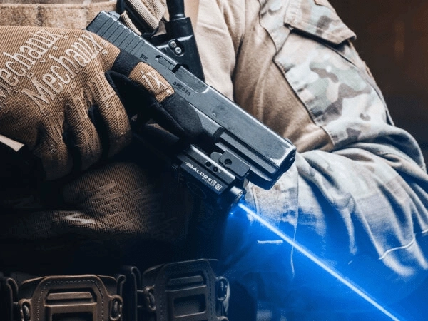 800 lm light + blue laser for precise aiming