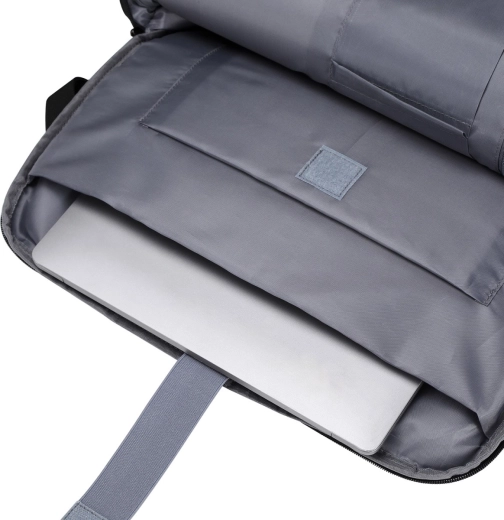 For laptops up to 15.6 inches