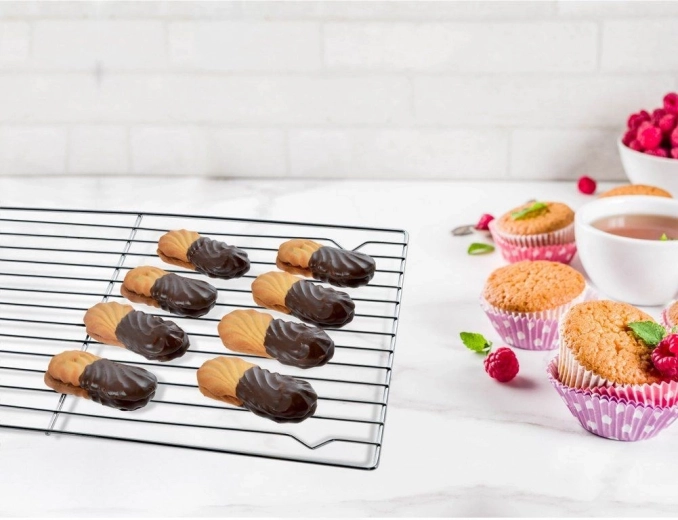 Ideal for decorating and for hot cookware