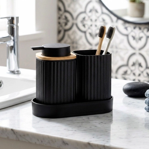 Alles op één tray voor een schone wastafel