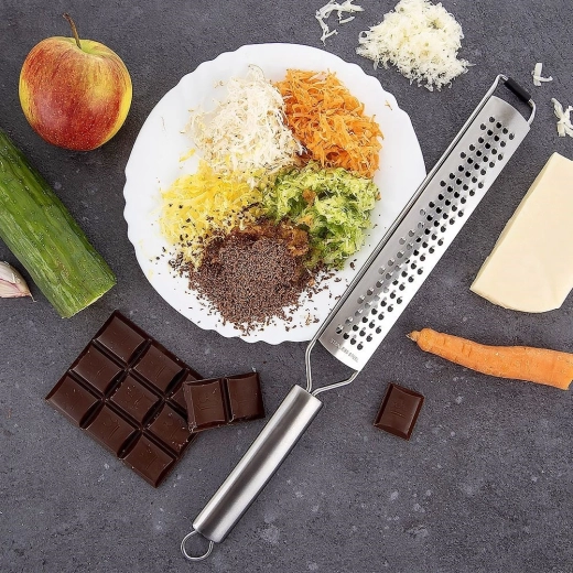 Sharp and even grating