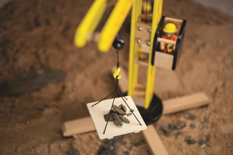 Mechanical lifting and lowering of the load