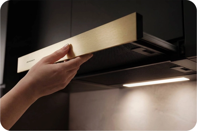 Easy maintenance: grease filters dishwasher-safe