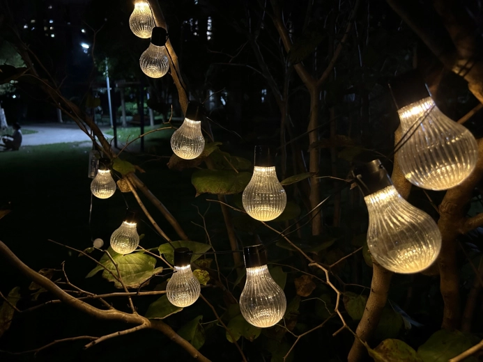 IP44 durability for outdoor use