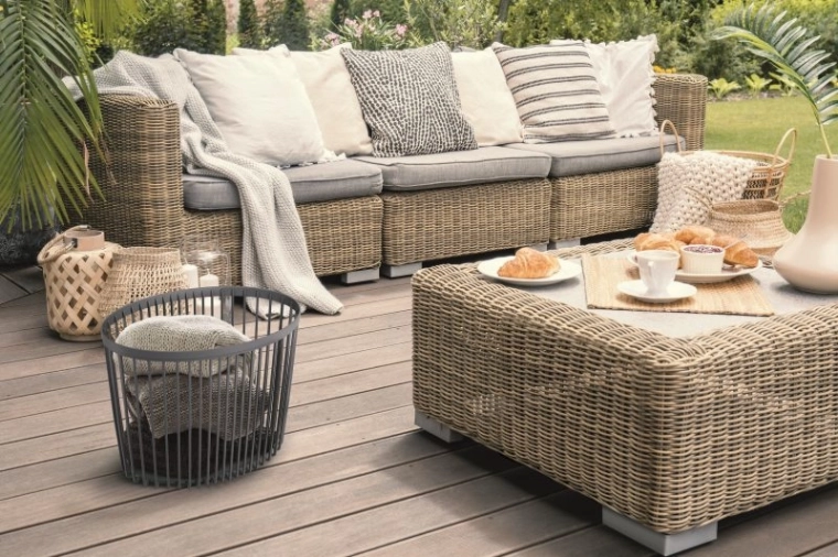 Zwei in einem: Aufbewahrungskorb und Beistelltisch