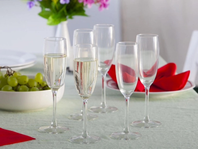 A set for guests and toasts