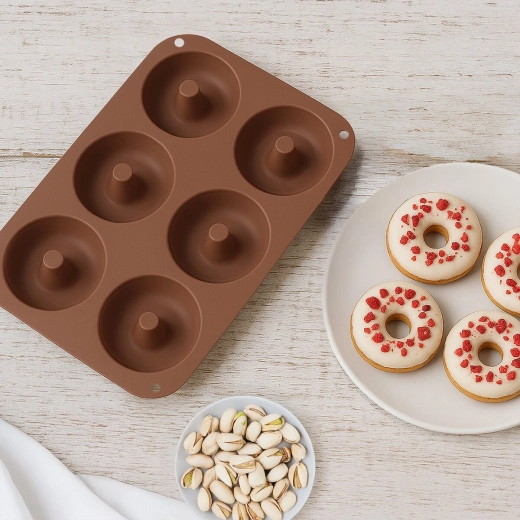 Versatile mold for baked and no-bake desserts