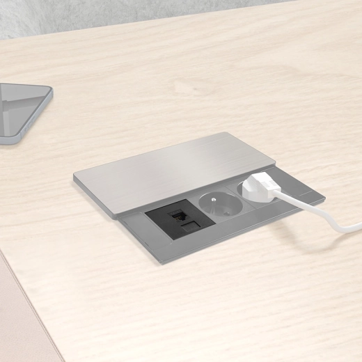 Ethernet RJ45 rechtstreeks in het bureau
