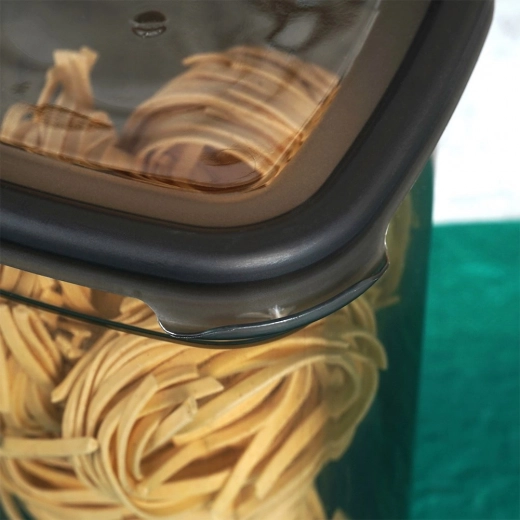 Airtight seal for longer freshness