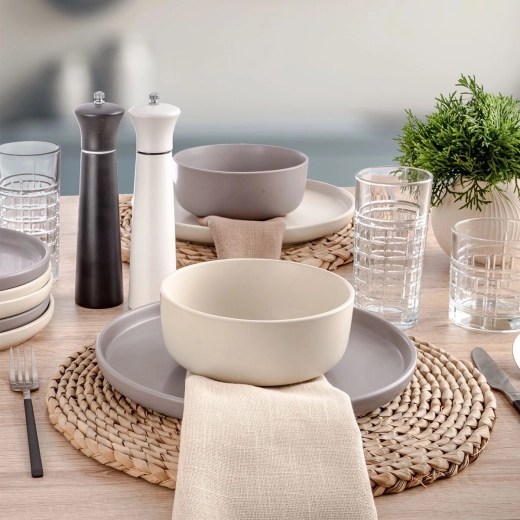 Timeless look for any table setting