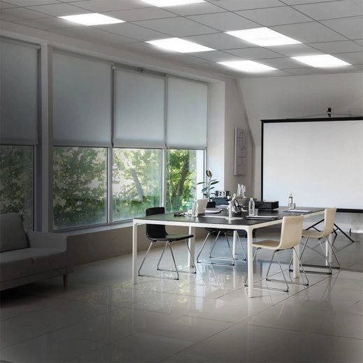 Faible éblouissement pour un travail confortable (UGR <19)