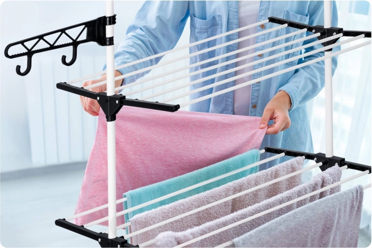 Crochets pratiques et bras rabattables