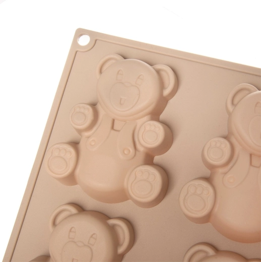 Detailed bear shapes for striking desserts