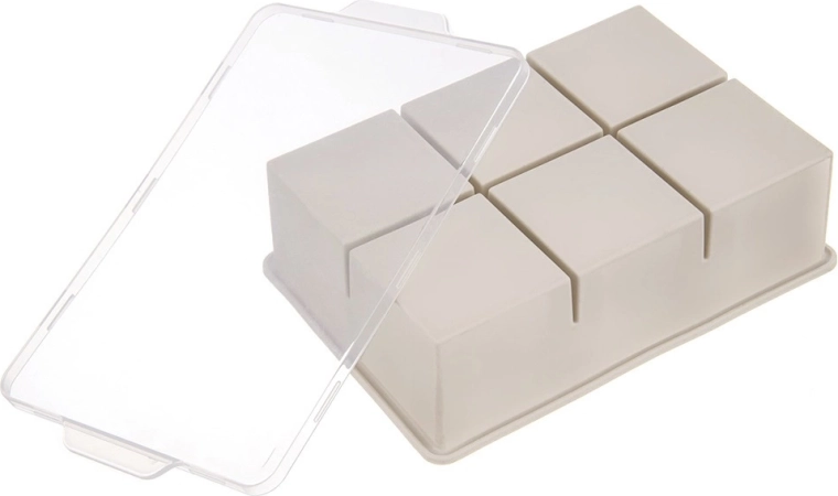 Easy release thanks to flexible silicone