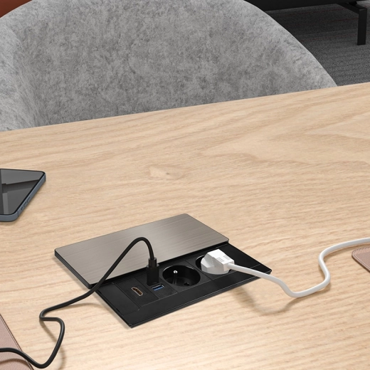 Voeding en snel USB-opladen