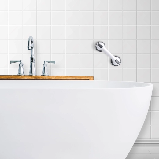 Practical support by the bathtub and in the shower