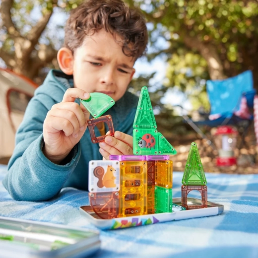 Creatief bouwen met magnetische onderdelen in 2D en 3D