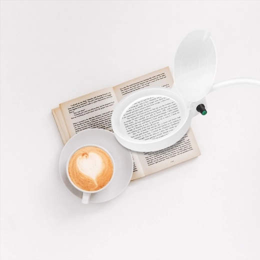 Grossissement puissant pour un travail de précision