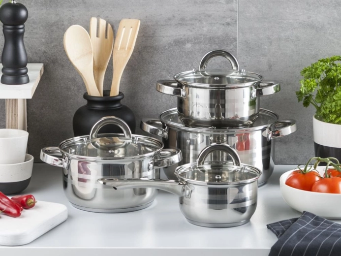 Induction sandwich base for even heating