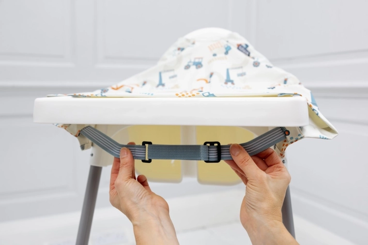 Sangle intégrée pour fixation au plateau