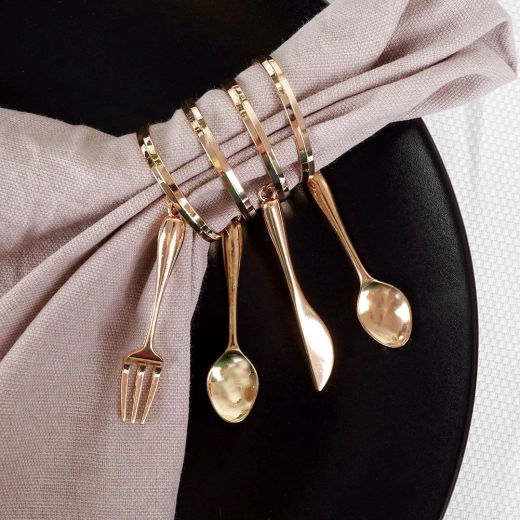 Secure napkin hold and easy matching